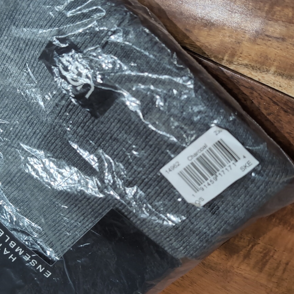 Ugg Australia 2 Piece Touch Screen Compatible Hat & Tech Gloves Set Nwt ❤️ - Picture 10 of 10